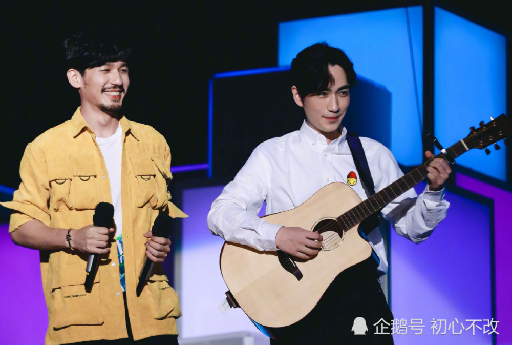 朱一龙白宇快本合照曝光,图二笑容抢镜,网友:无