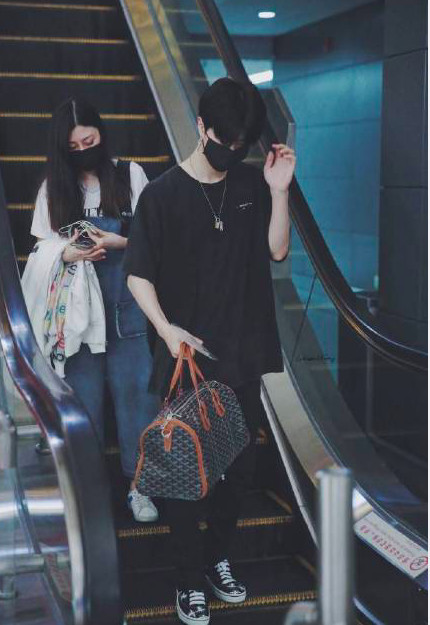 范丞丞生病原因曝光:助理拿错护照致其滞留机场 引起身体不适