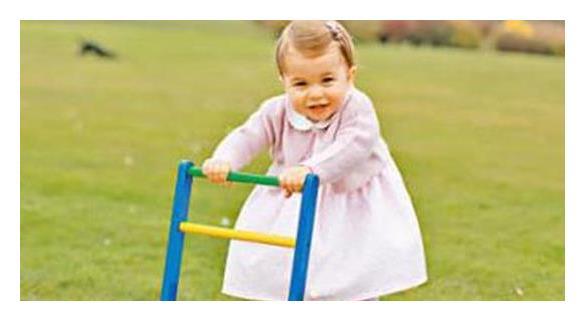 小公主夏洛特生来就像英国女王,现在她看起来