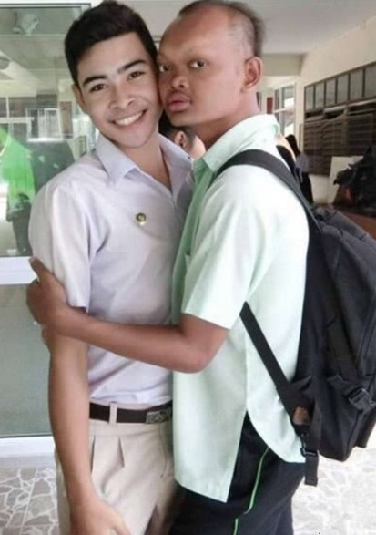 塌鼻梁香肠嘴的泰国女孩,瞬间走红变模特,网友