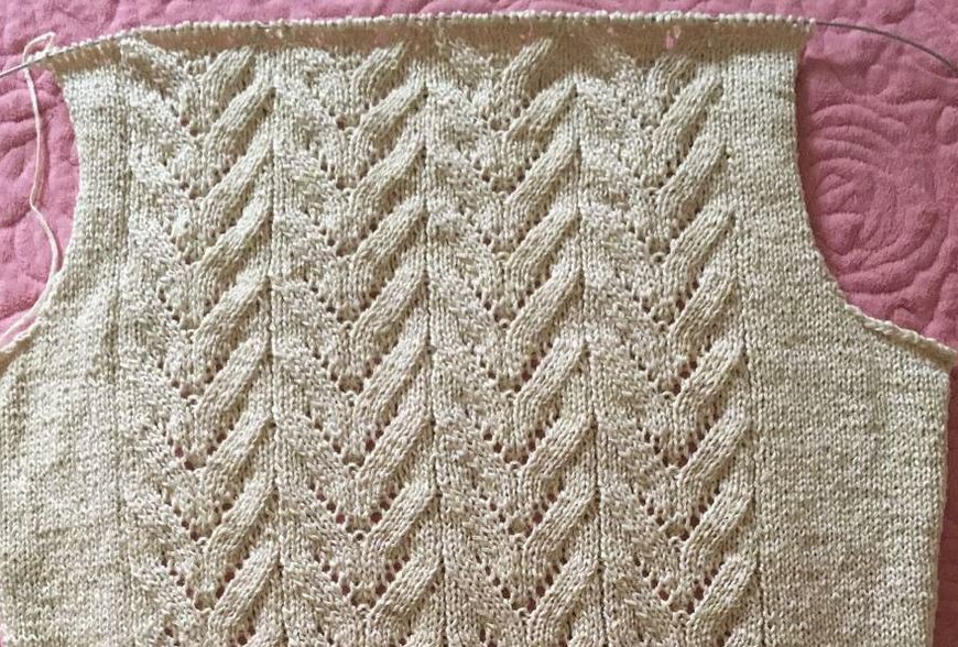 织教程:织四行搓衣板针后编织四个镂空花样 女