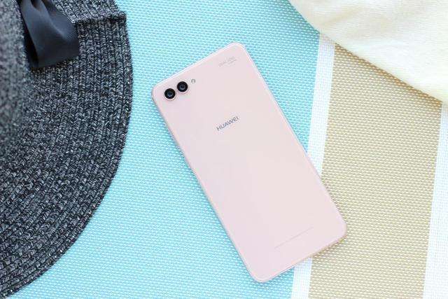 华为时尚机型降价1000元:麒麟960+四摄,网友: