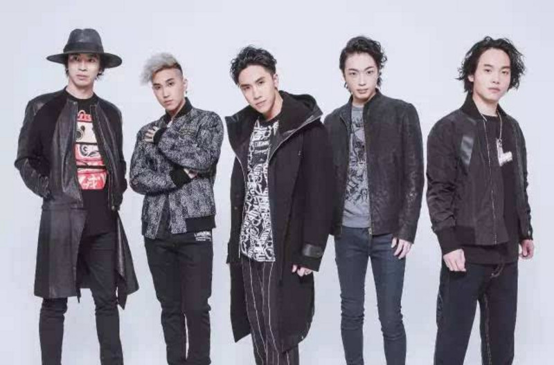 《中国好声音》被汪峰淘汰,陈奕迅周华健力捧