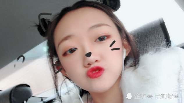 看完代古拉K的双丸子头,网友:杨清柠,你已经不