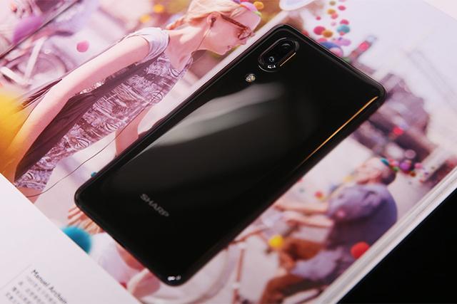 预测了2018年趋势却没能预测命运:夏普手机官