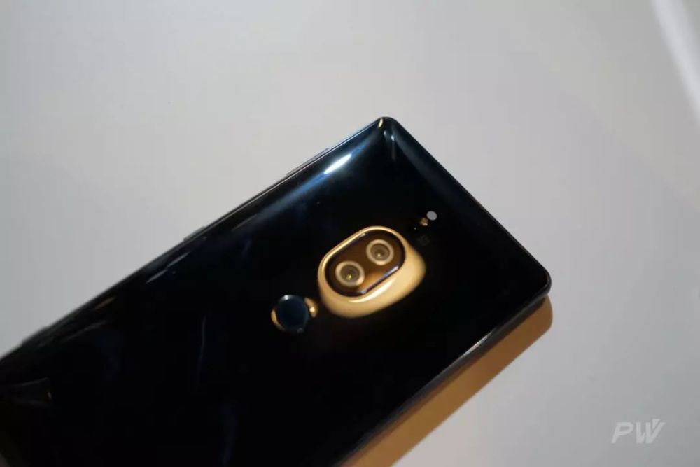 不止当健身器材,索尼 XZ2 Premium 值得你了解