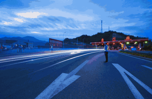 壁纸 道路 高速 高速公路 公路 桌面 640_418 gif 动态图 动图
