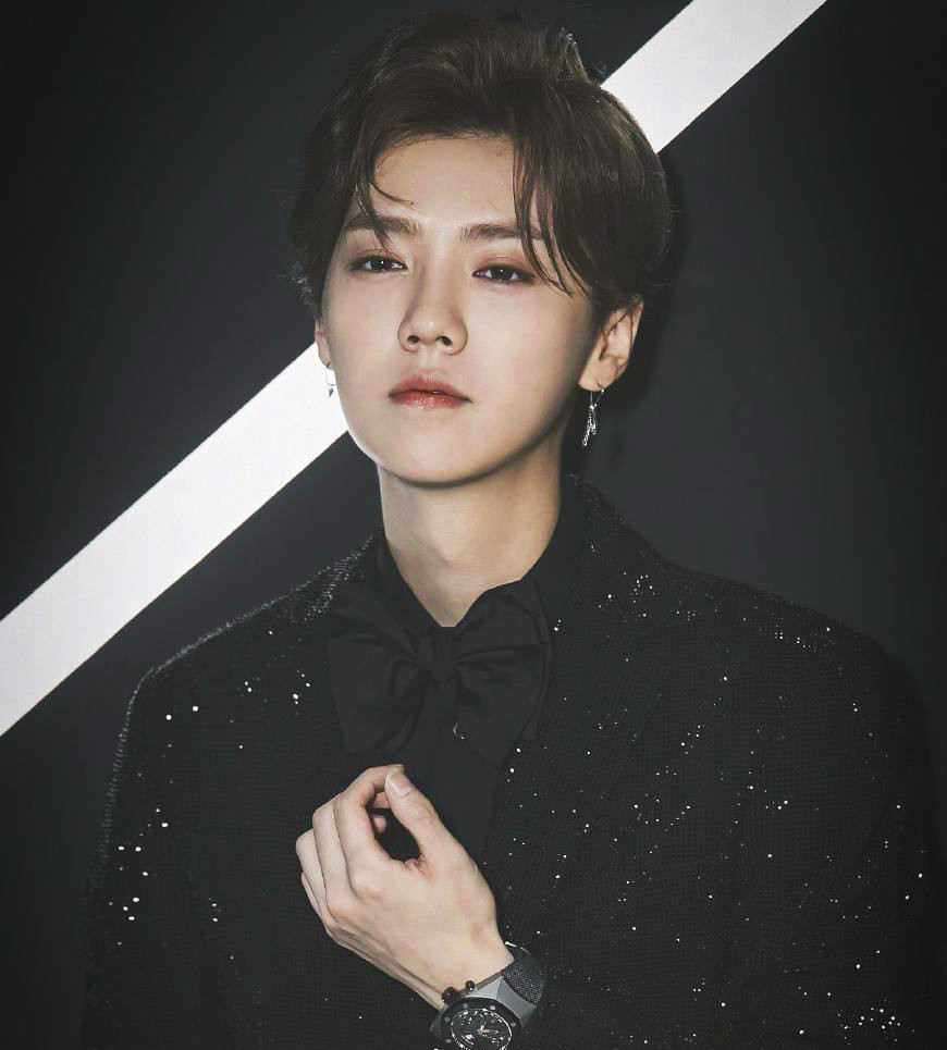 告别卷发不再撞脸蔡徐坤,鹿晗新发型太赞,网友