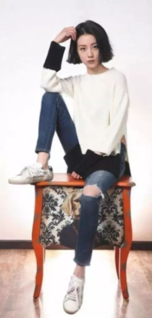 李溪芮不要太会穿,皮裤穿得比邓紫棋好看太多