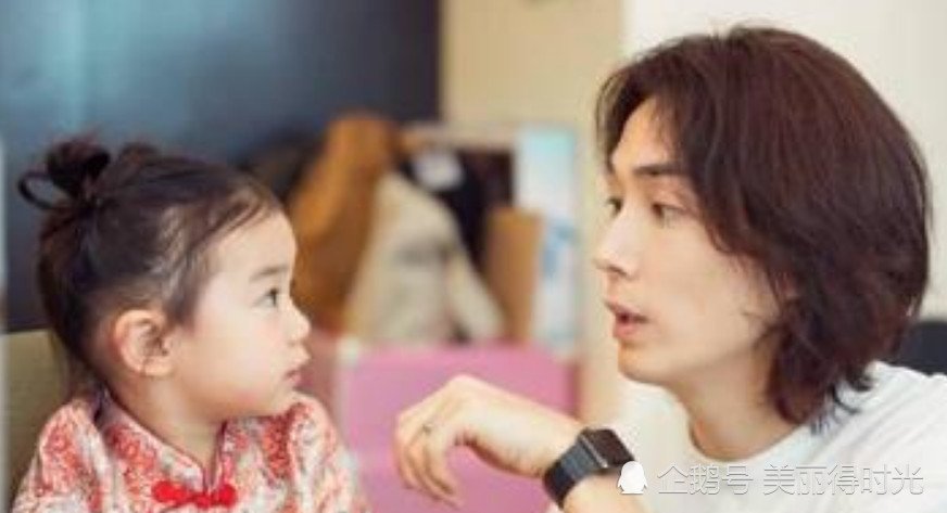 戚薇老公李承铉带着女儿一起参加综艺 lucky和