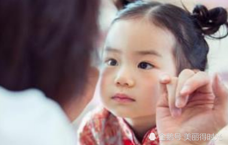 戚薇老公李承铉带着女儿一起参加综艺 lucky和