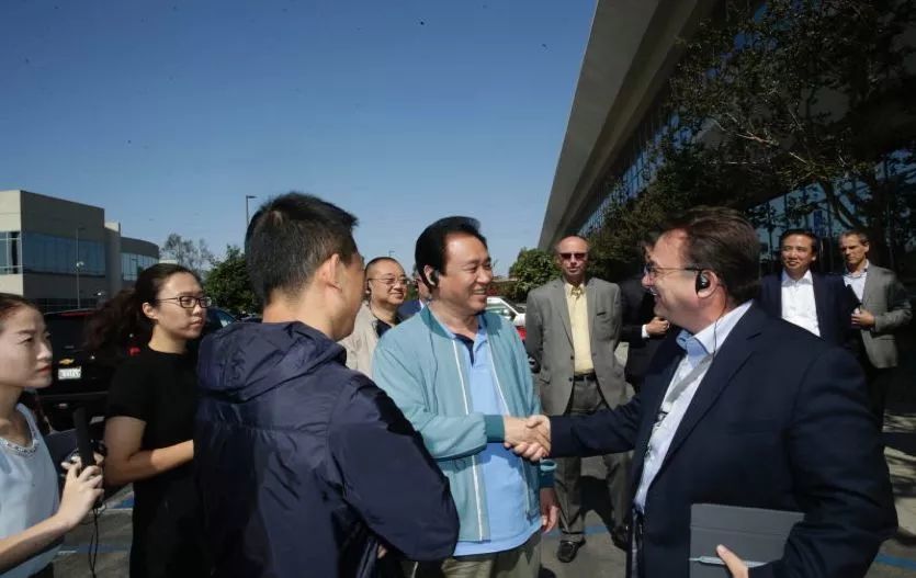 老总握手_握手图片卡通