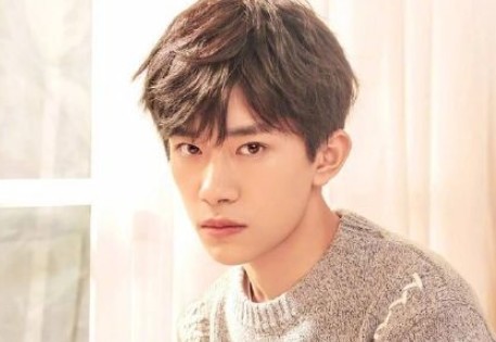 易洋千玺究竟有多努力？从晒出的通知书上就能看出来