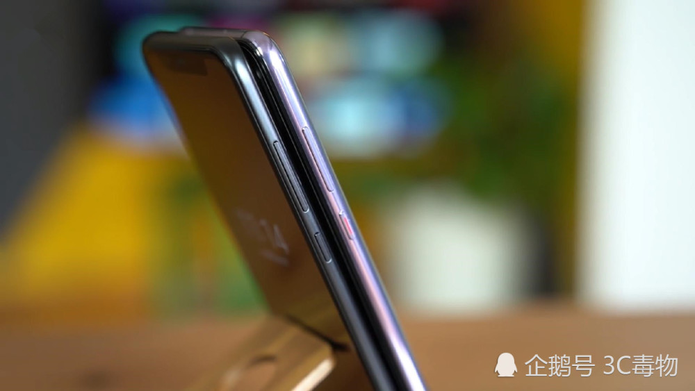 华为P20Pro和小米8对比:价格差一倍 同是刘海