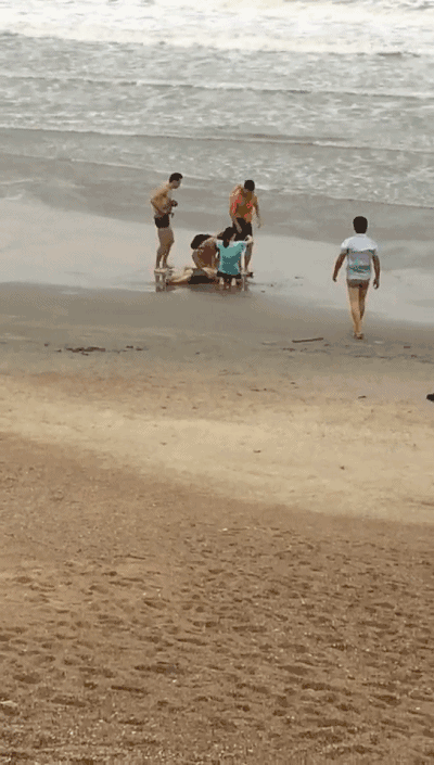 汕尾红海湾发生落水事故,5人瞬间被海浪吞噬卷走