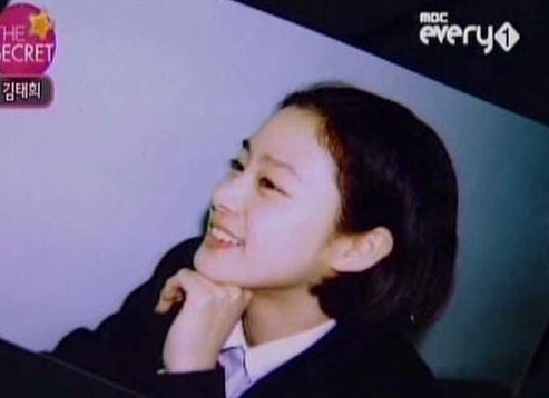 金泰熙中学时期照片曝光,成绩外貌都是顶级,连