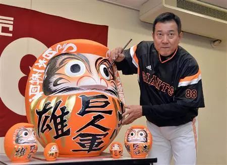 体育比赛后↓婚礼进行中↓比如,选举成功时↓在日本,给达摩不倒翁"