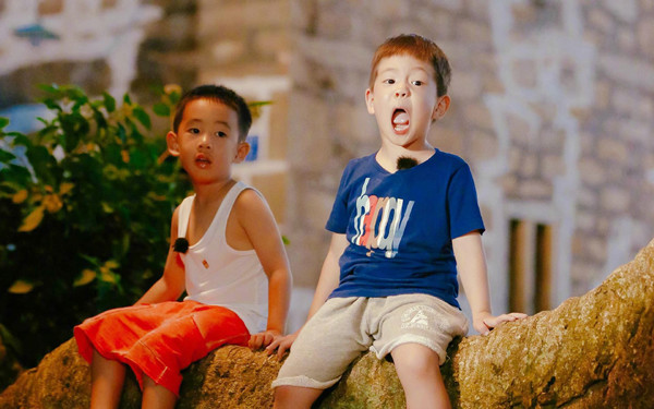 嗯哼Jasper再同框,一个烟嗓一个奶音你更喜欢