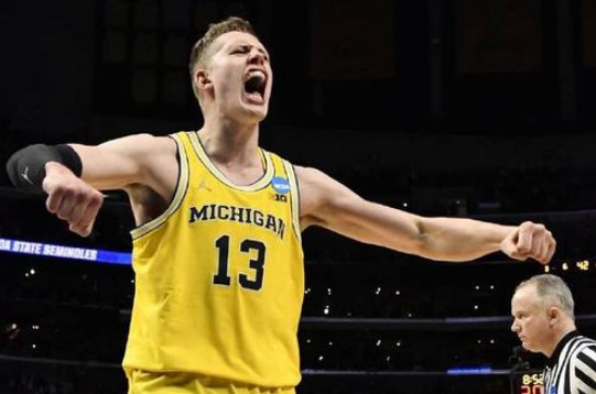 前任与现任,仇人见面分外眼红!骑士湖人硬刚双