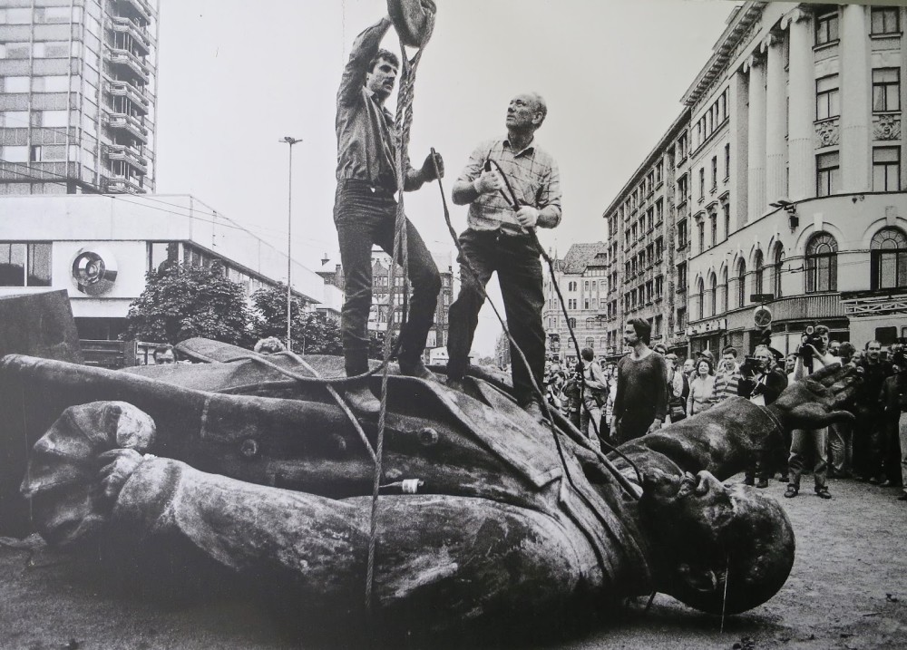 43年前苏联在赫尔辛基掉入致命陷阱,今日美俄