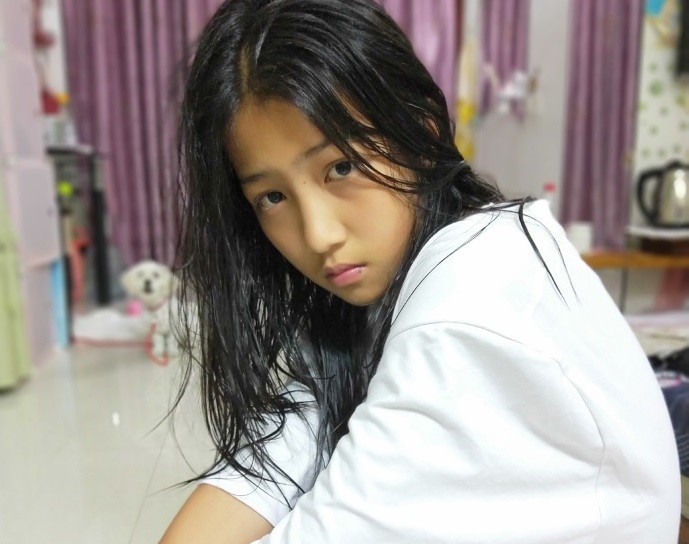 她是热爱街舞的穷女孩,为跳舞捡垃圾,今13岁拿