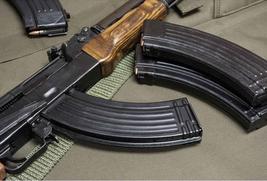 子弹不够打?你需要100发弹匣旋风AK