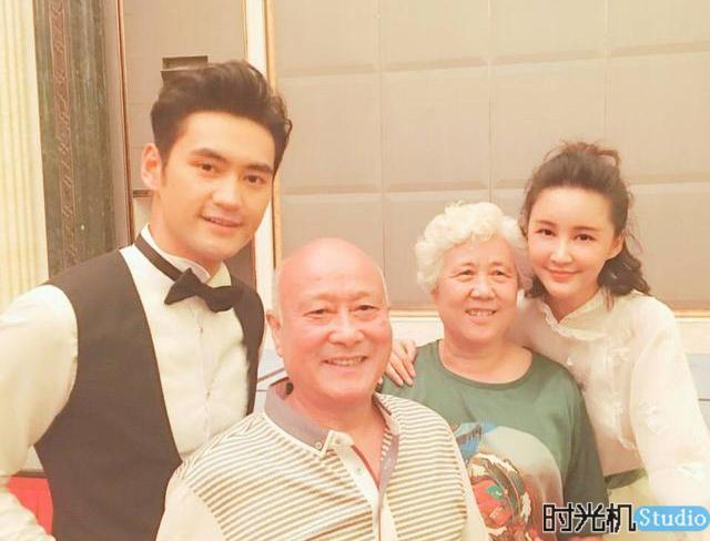 张歆艺脸肿得快追上李小璐了,一言不合变大妈