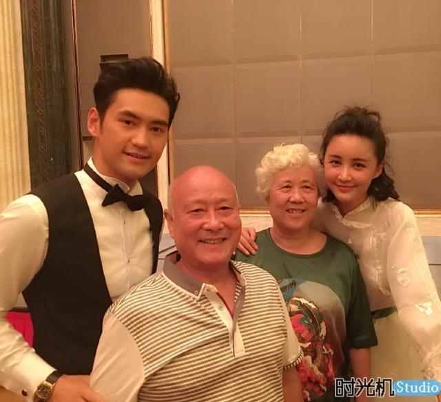 张歆艺脸肿得快追上李小璐了,一言不合变大妈