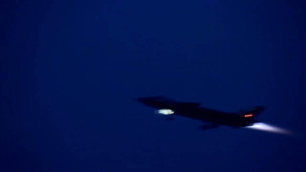 歼20携歼10C歼16夜晚出动:已经能对付F22夜