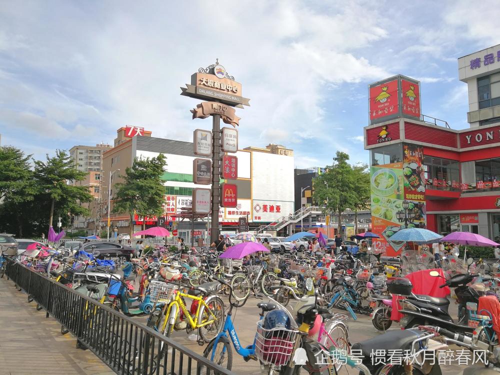 走进深圳大浪商业中心,这是无数打工者经常去的步行街