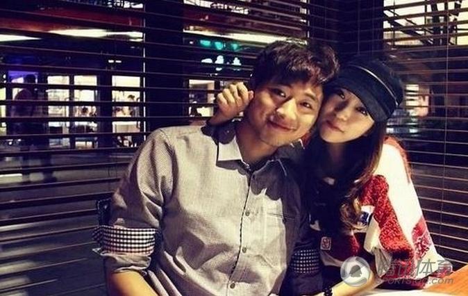 背后女强人:孔卡爱妻PK郜林媳妇_学生时代体育