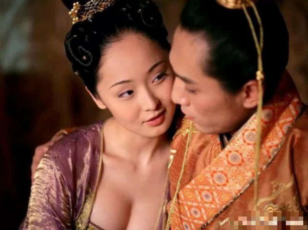 曾是罗晋唯一承认的前女友,胸围秒杀唐嫣,分手