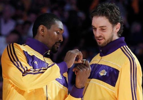 冠军戒指拍卖,阿泰斯特卖2美元,为慈善捐款,科