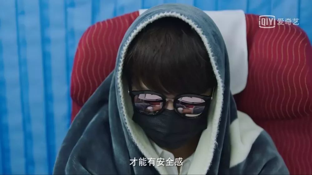 墨镜加口罩,可能一般人会以为是明星吧?