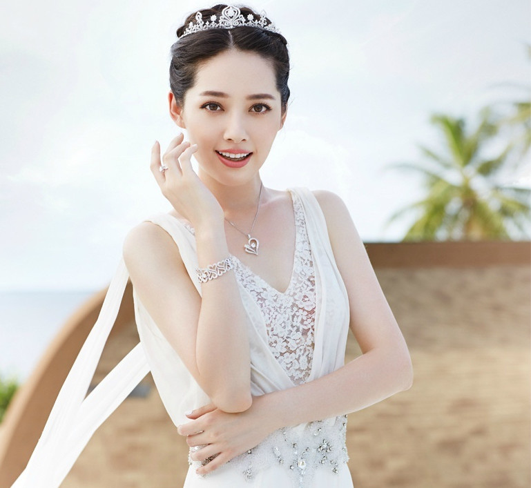 影视圈最美10位混血女星,李小璐第八,张柏芝第二,第一