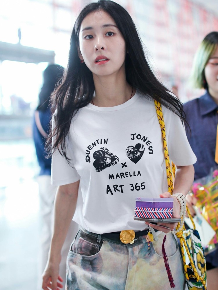 张碧晨的长相实在是很寡淡,网友:打扮错误更是