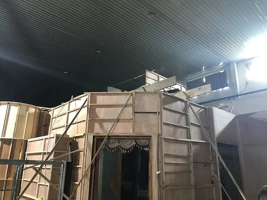 片场前线丨《绅探》:好看的皮囊千篇一律,有趣