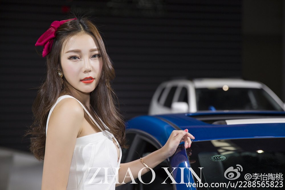 极品美女车模李怡陶桃 修长美腿凹凸身材白嫩性感诱人