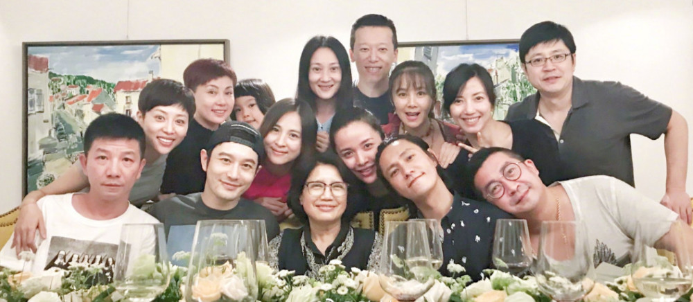 陈坤晒自已同学会合影照片,最牛明星班级