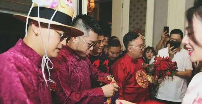 包贝尔当伴郎被曝深夜放鞭炮扰民，引起民怨后却秒删文逃避