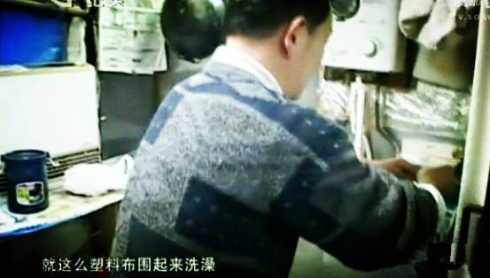 这位上海爸爸土插队回来又去洋插队 感动了全世界