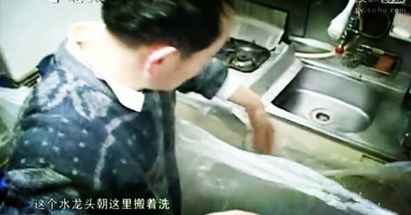 这位上海爸爸土插队回来又去洋插队 感动了全世界