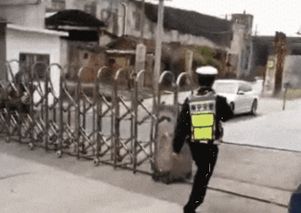 17,搞笑gif:前任秋名山车神成功越狱