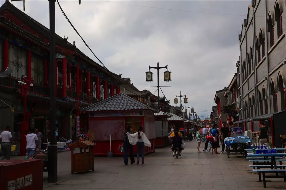 跟着铛铛车漫游青城玉泉老城区 坐着铛铛车到底能玩什么 看点快报