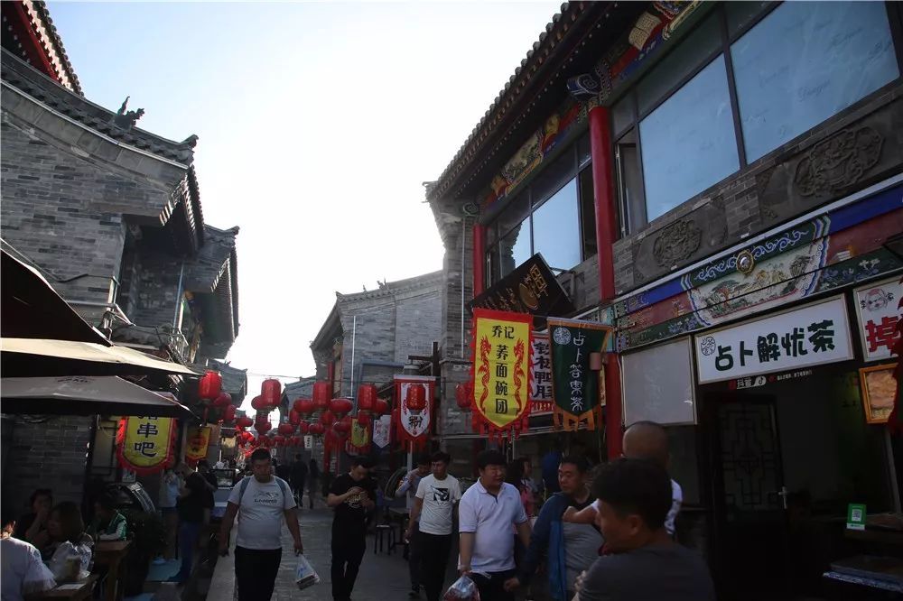 跟着铛铛车漫游青城玉泉老城区 坐着铛铛车到底能玩什么 看点快报