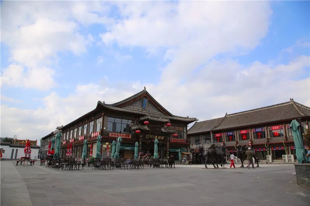 跟着铛铛车漫游青城玉泉老城区 坐着铛铛车到底能玩什么 看点快报