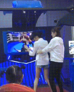 gif段子:闭上眼,当家的一挥手对着我脖子来了一记手刀