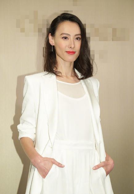 梁洛施与舒淇郑秀文同框，被儿子耿直评论笑哭：都比妈妈美