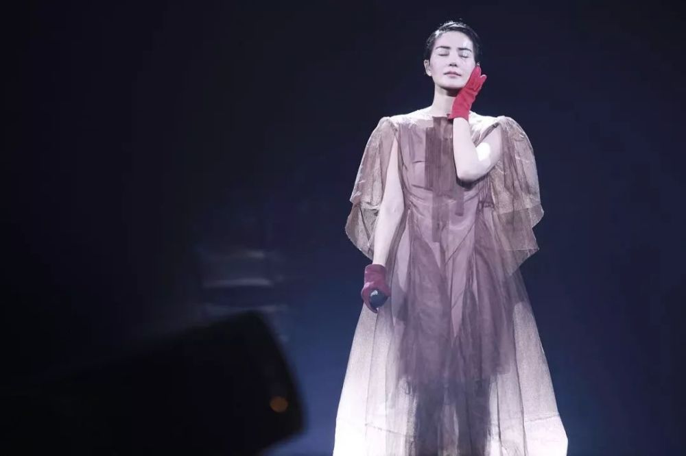 王菲综艺首秀,话少天后竟然有这么多梗