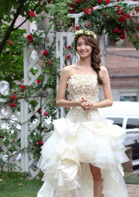 最美短款婚纱_全球最美的十款婚纱(3)